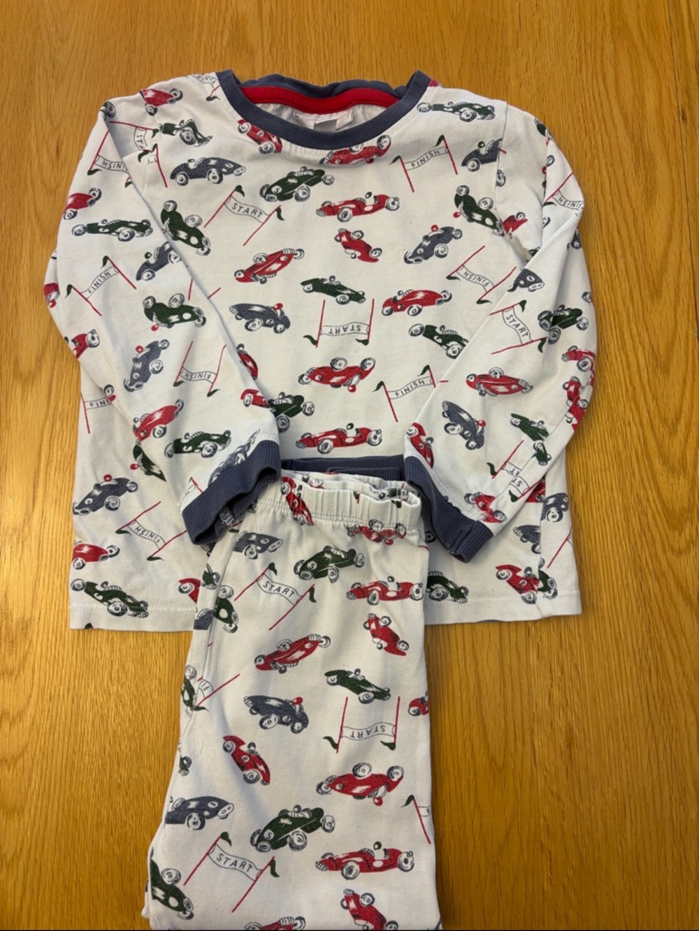 Kids White Company Long Sleeve Racing Car Pajama Set - age 4-5 years